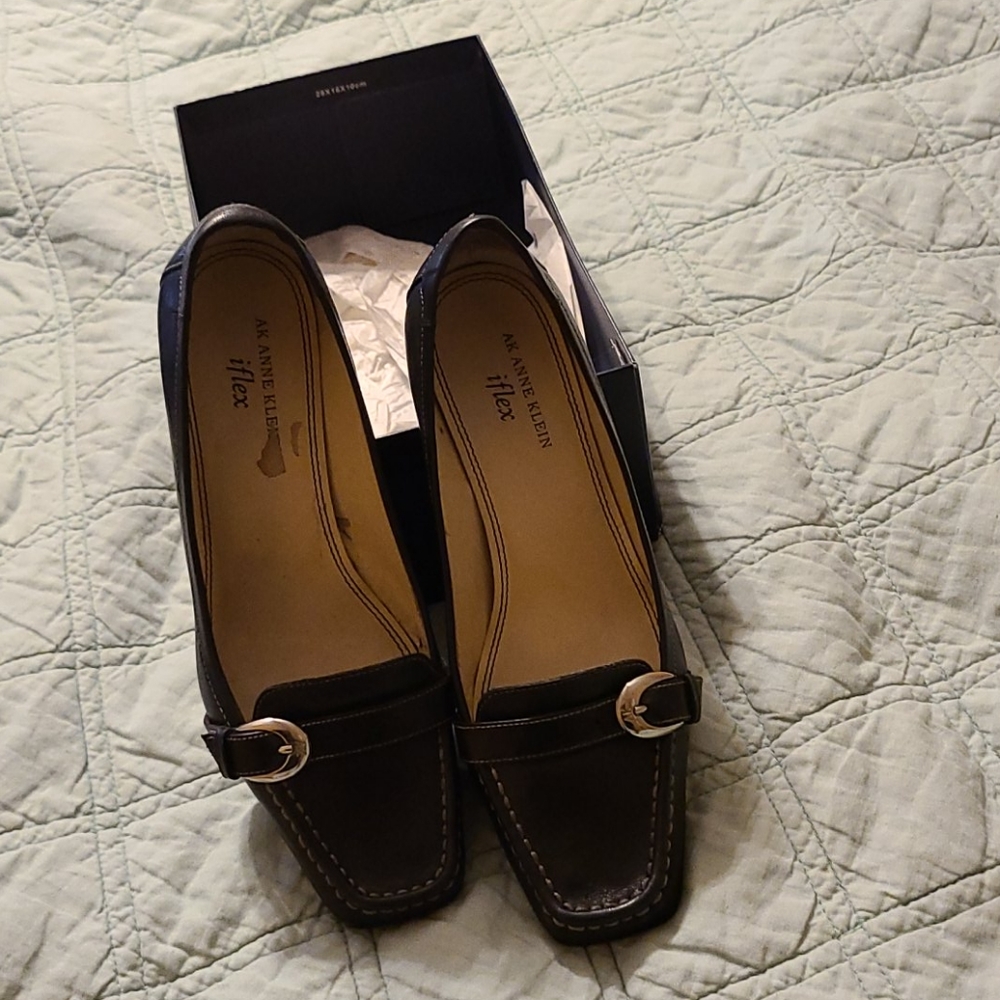 Anne Klein shoe with heel